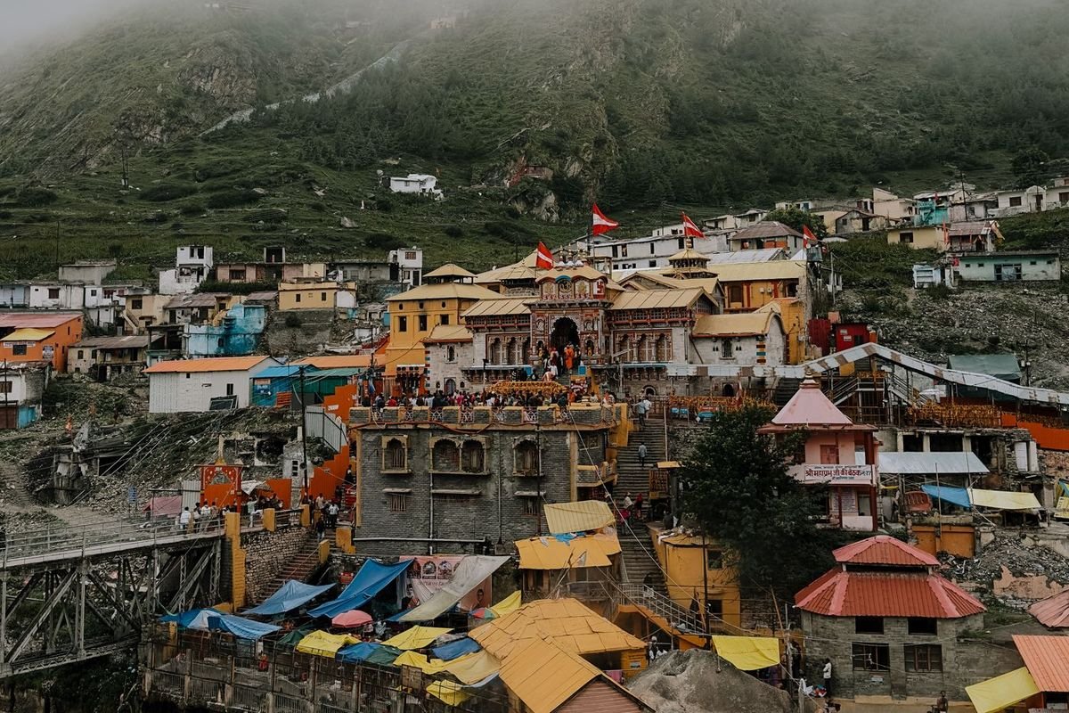 Badrinath temple on the Alaknanda river, Char Dham photos of the town