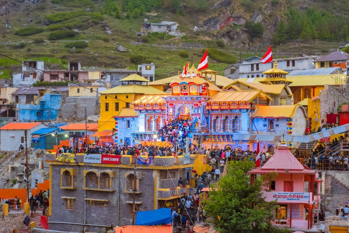 Badrinath temple Char Dham images, colourful facade of Lord Vishnu temple