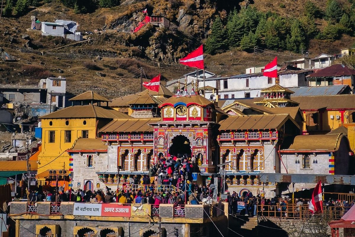 Badrinath town hotels that add to the Char Dham Yatra cost