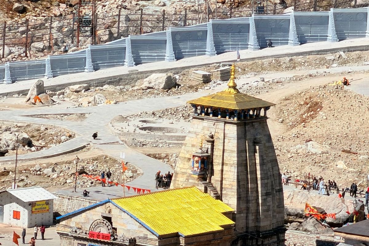 Kedarnath temple from above, Char Dham images of the temple courtyard and pilgrims