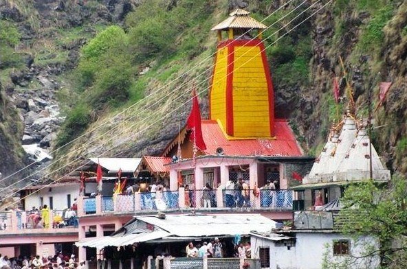 Yamunotri temple, the first stop of the Yamunotri Gangotri yatra